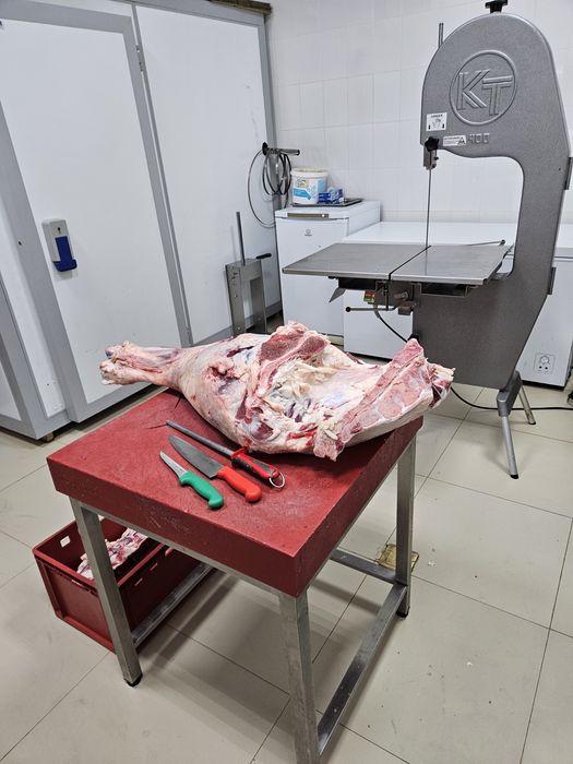 Распил,раздела мяса конины ,говядины на специальном оборудовании