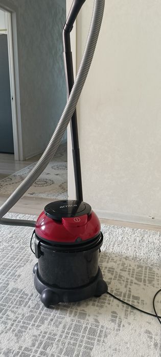 Продам пылесос рабочий сухая и влажная уборка