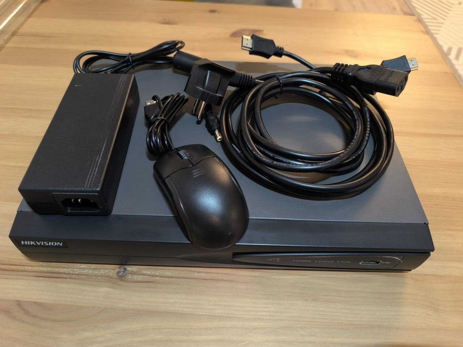 NVR DVR Hikvision DS-7608NI-K1/8P(C), 8 Canale PoE, Suport ONVIF, 8MP