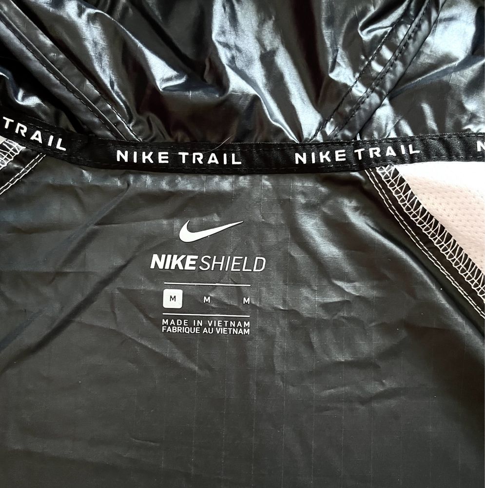 Jacheta Nike trail windrunner CZ9054-010 geaca rezistenta apa vant M