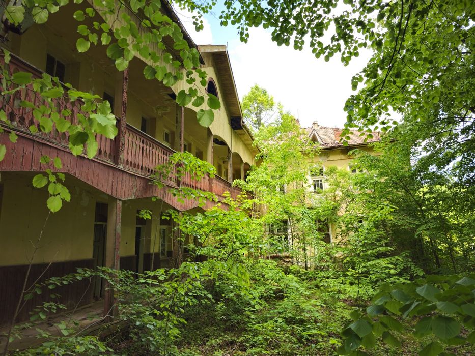 Продаваме бивш хотел-ресторант и поземлен имот в кв. Водици-гр.Габрово