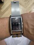 Часовник Guess стилен и изящен