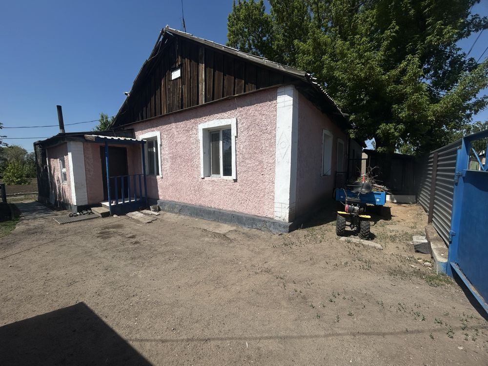 Продам дом в центре посёлка. Новодолинский