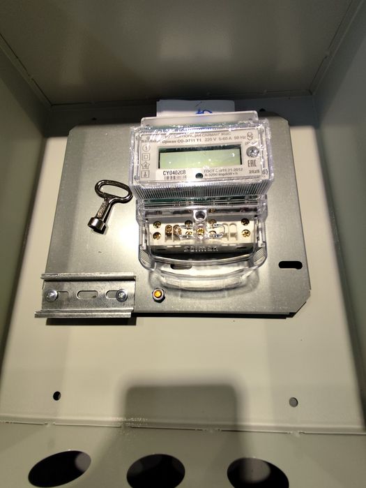 счетчик 220 вольт., колодка испытательная., рубильник ЯРВ 100.