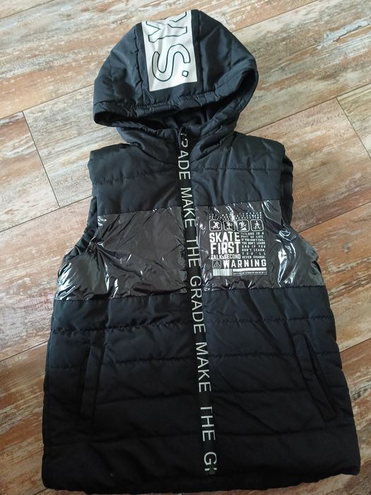 Vesta băieți 9, 10 ani in stare f buna