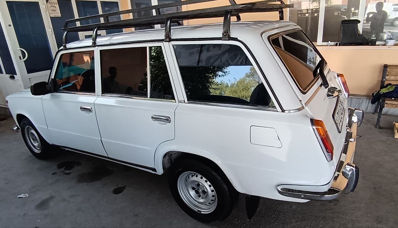 VAZ 2102  yili  1977