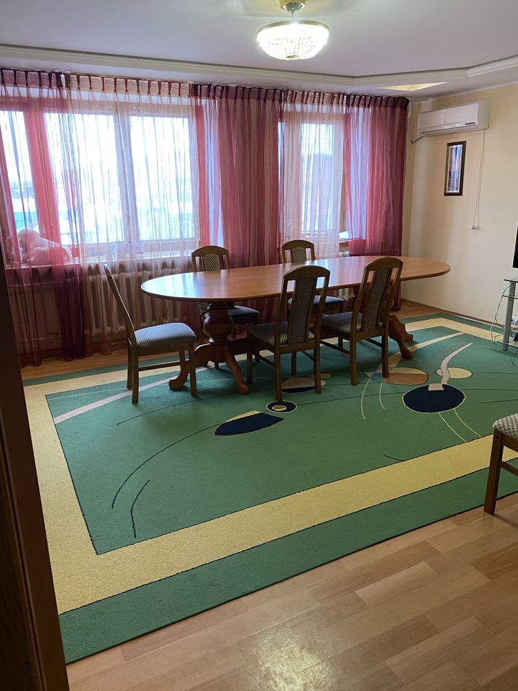 Продам стол со стульями