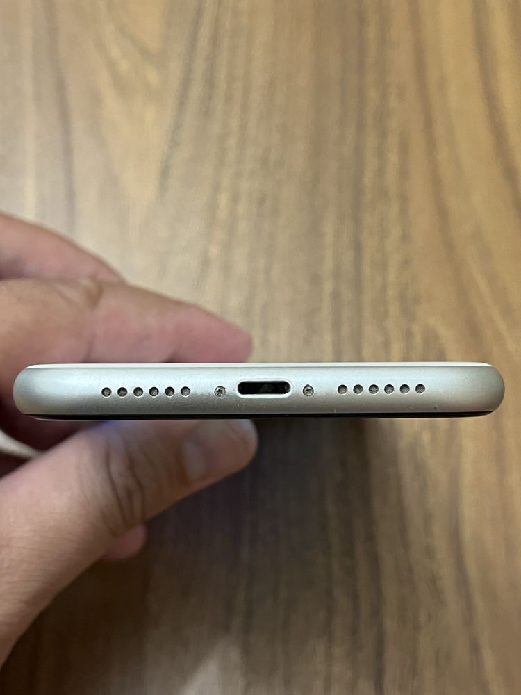Iphone 11 - перфектен