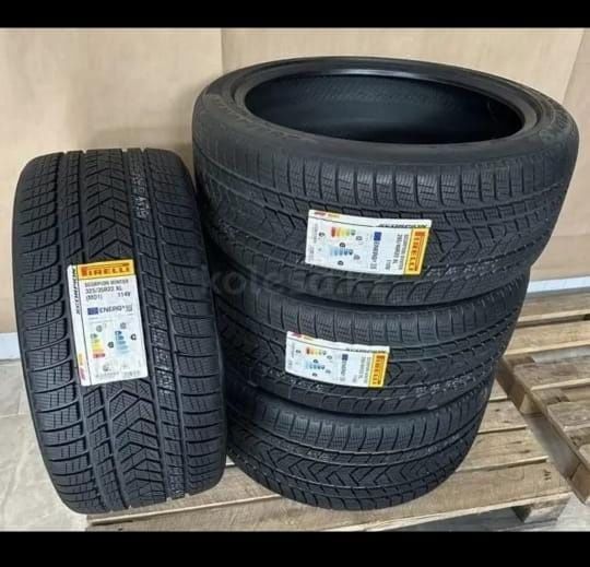 Продам комплект  Pirelli 285/40/r22