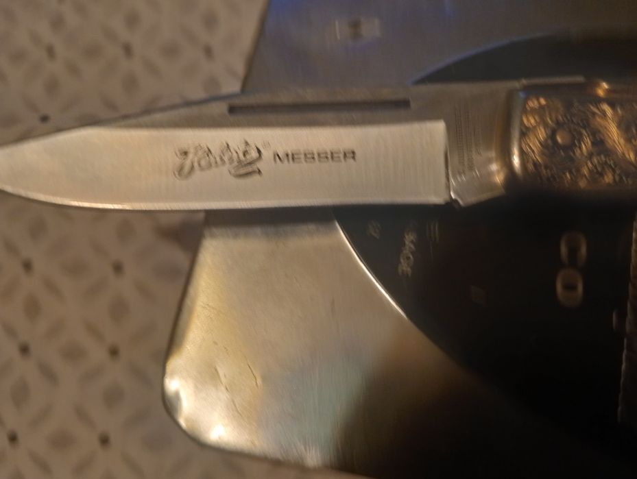 Vând briceag original