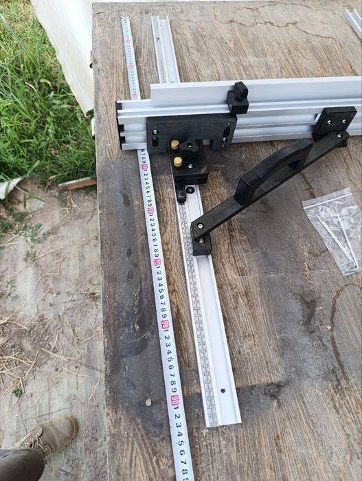 Параллельный упор для циркулярного стола.