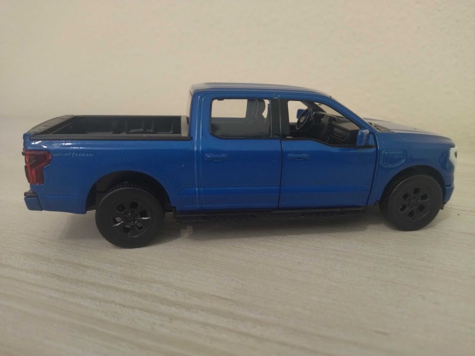 Метална количка Ford F- 150 !!!