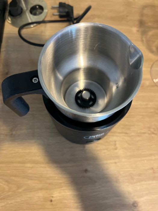 Aparat automat de spumare lapte Lavazza