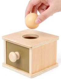 Дървена Монтесори кутия с топче и чекмедже