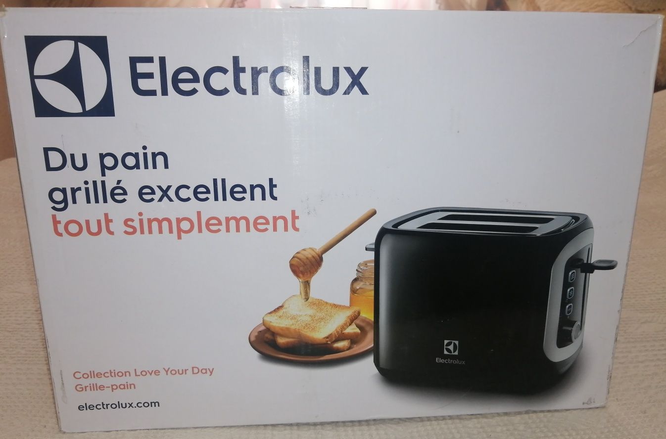 Продам современный тостер Electrolux EAT3300 новый в упаковке.
