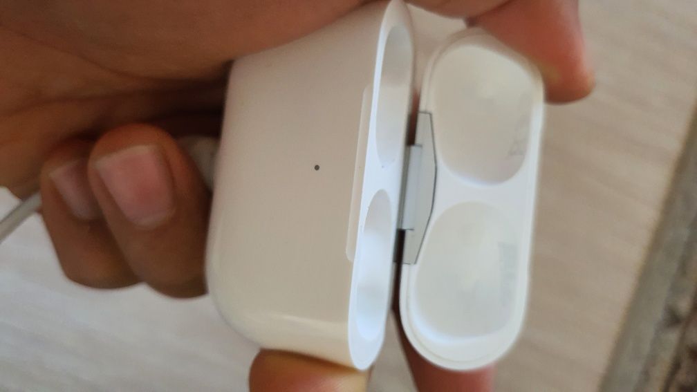 Продам кейс airpods pro оригинал