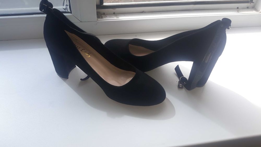 Продам туфли новые