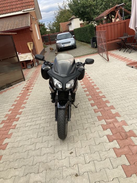 Vand motocicleta Honda CBF600 in perfecta stare de functionare.