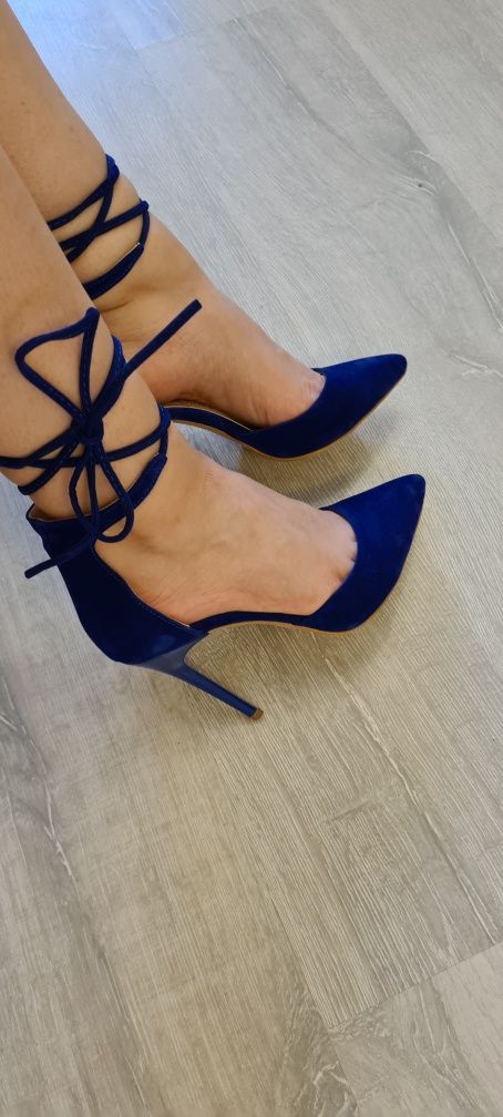 Pantofi cu toc stiletto