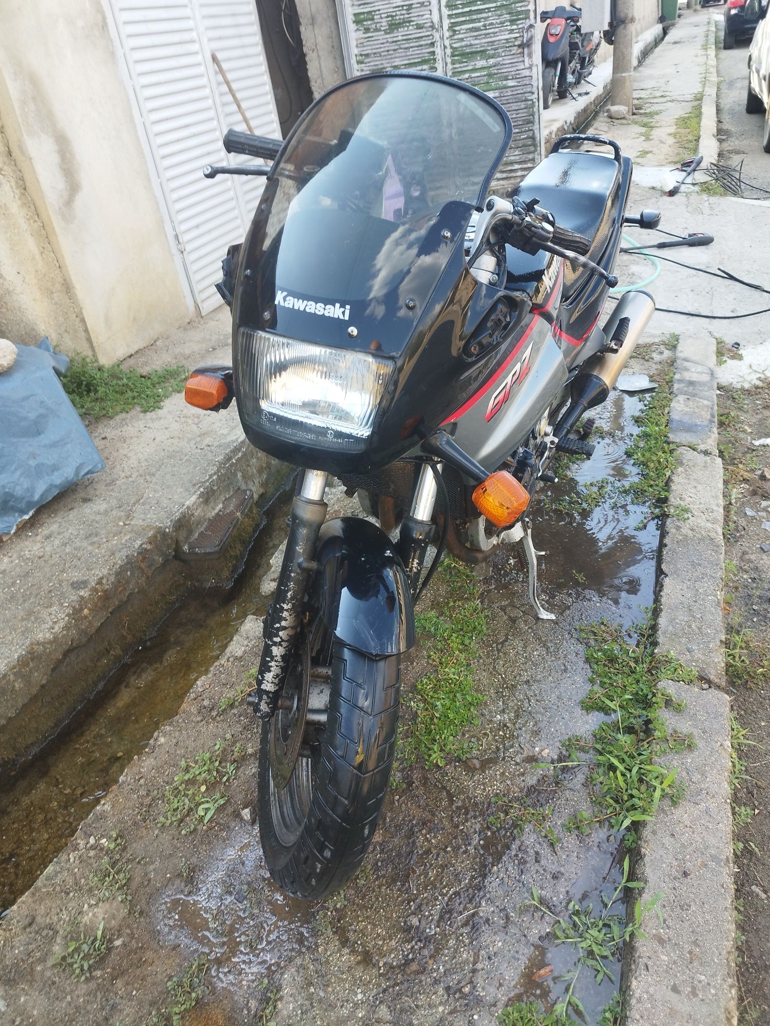 Kawasaki GPZ 500s на части
