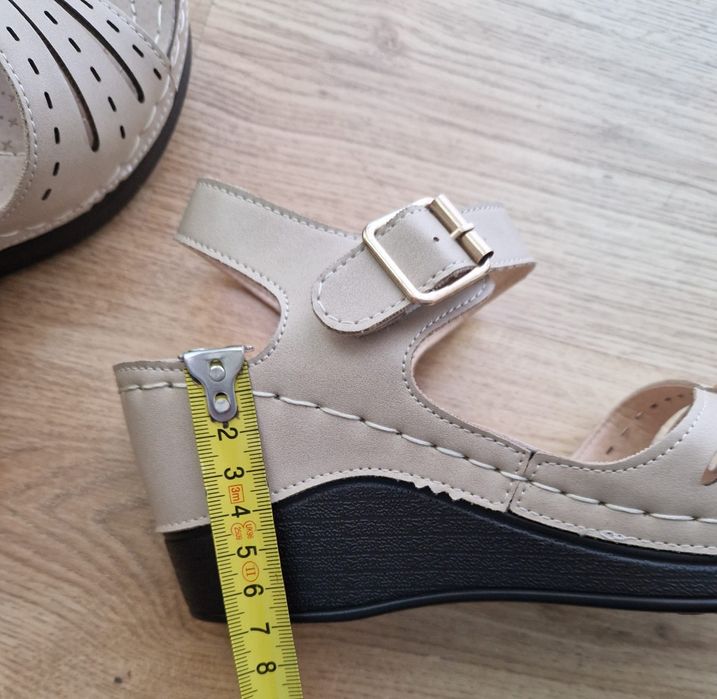 Sandale noi marimea 38