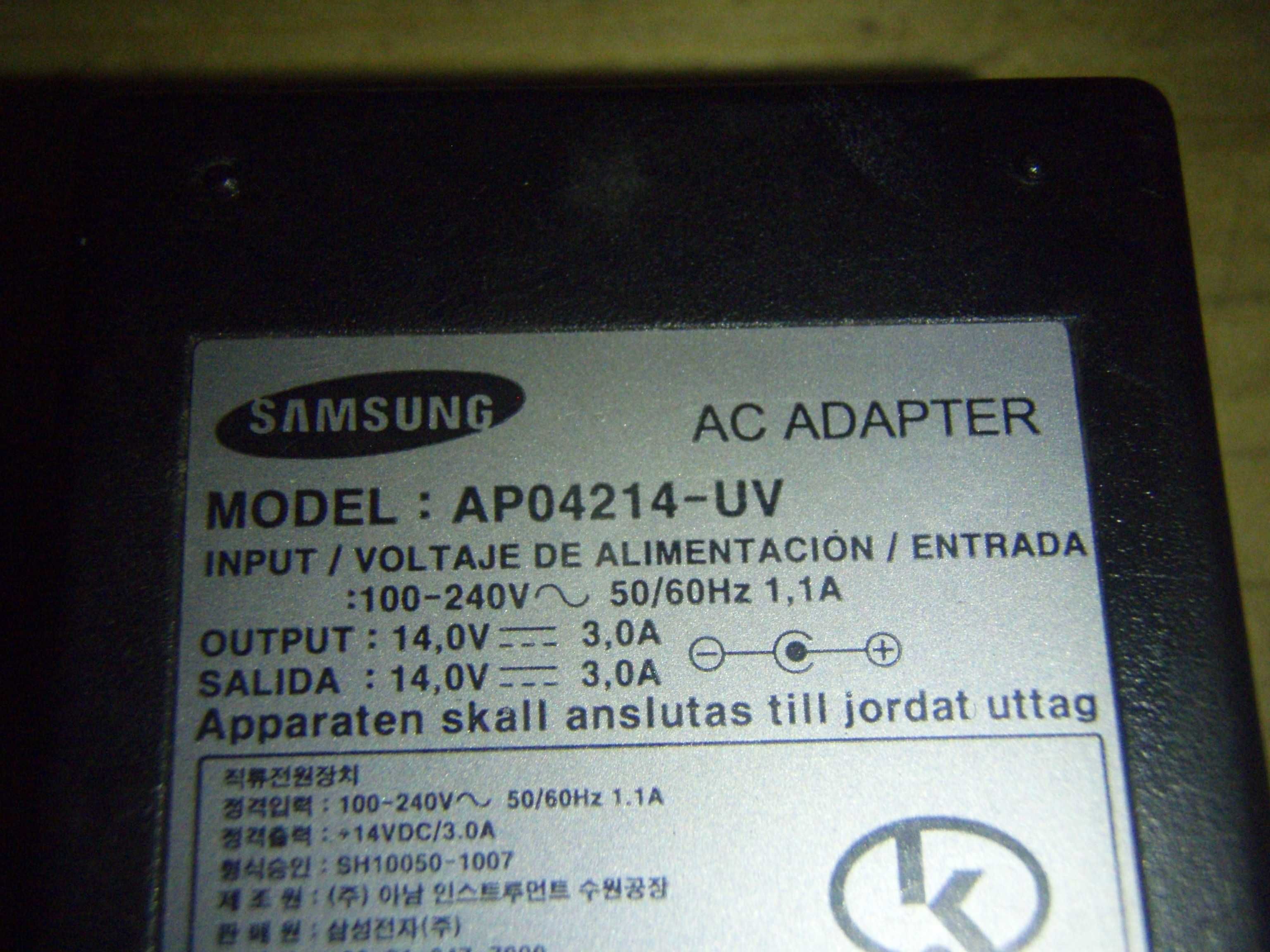 Alimentator Samsung original 14V 3A, mufa rotunda cu pin central