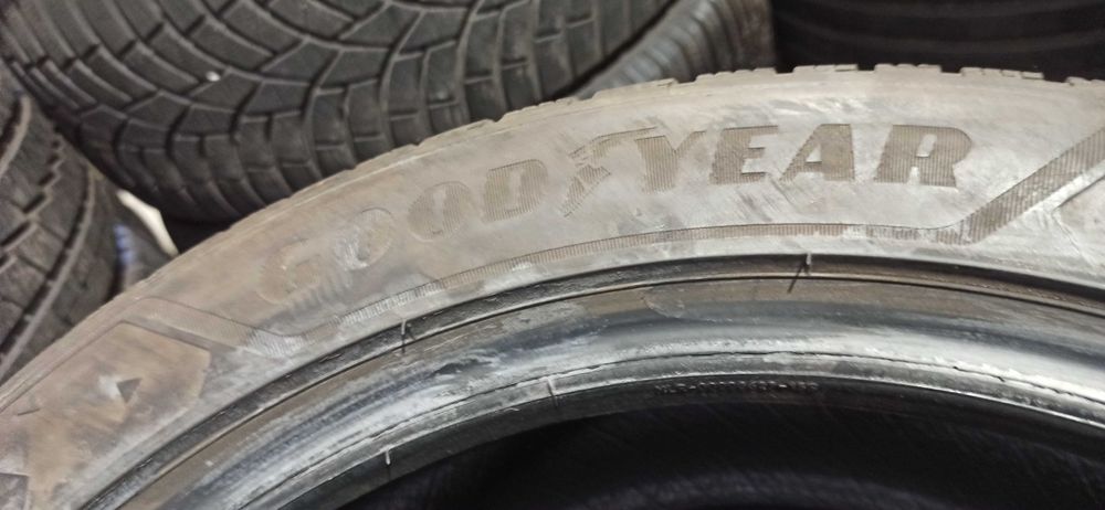 4бр.зимни гуми 245/45/18 Goodyear