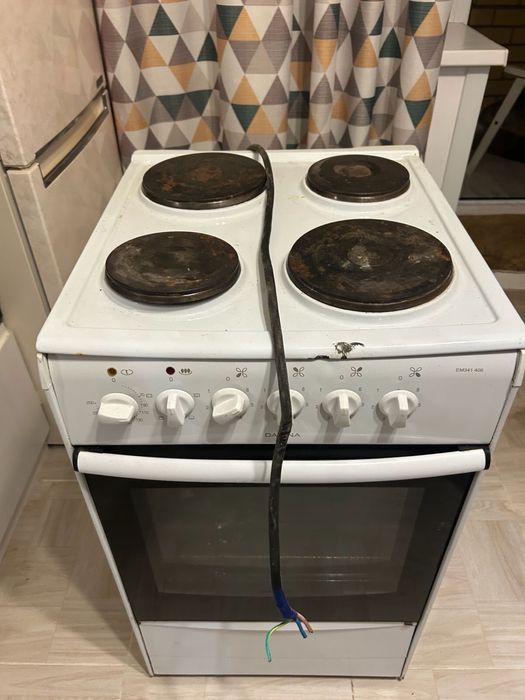 Продам плиту электрическую!