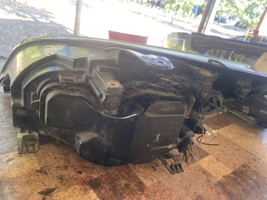 Десен фар за форд фокус