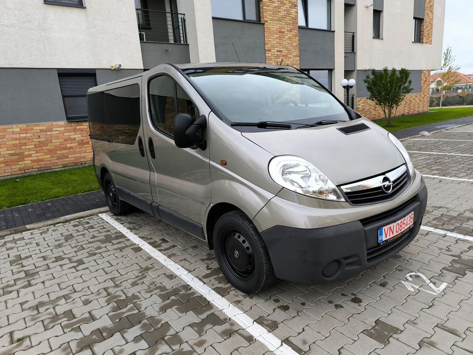 Opel Vivaro Vând Opel Vivaro 8 Locuri