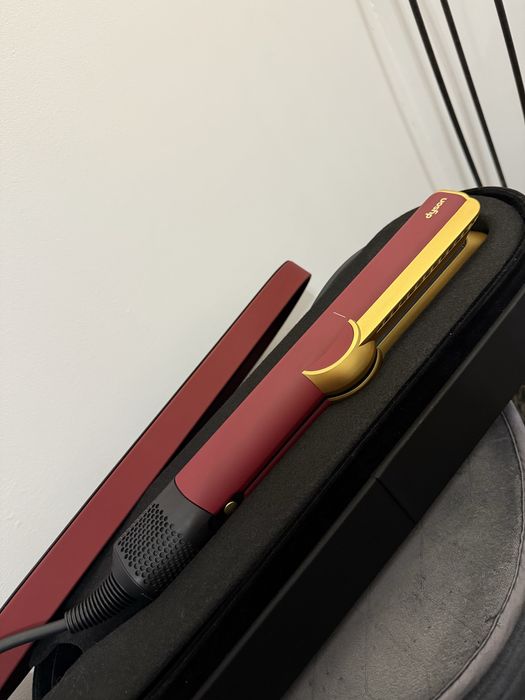 Dyson Airstrait Red Velvet/Gold Editie limitată