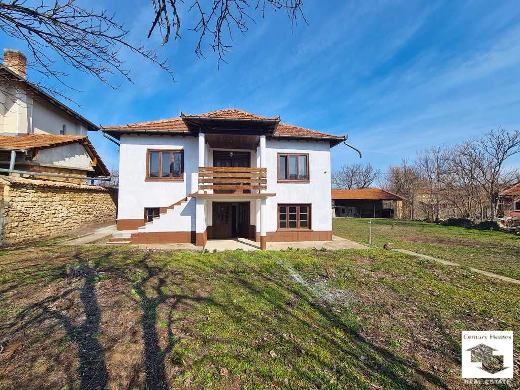 145290 Къща с равен двор и кладенец, в с. Полски Сеновец