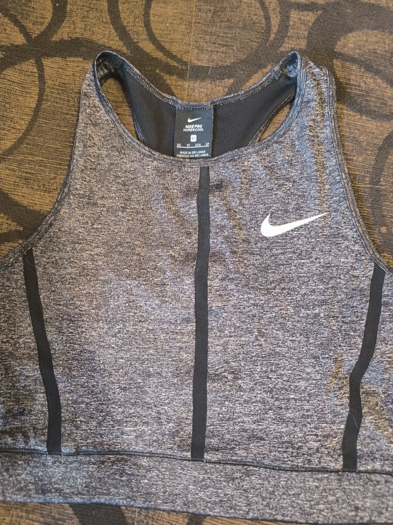 Оригинално дамско бюстие Nike pro, размер XS