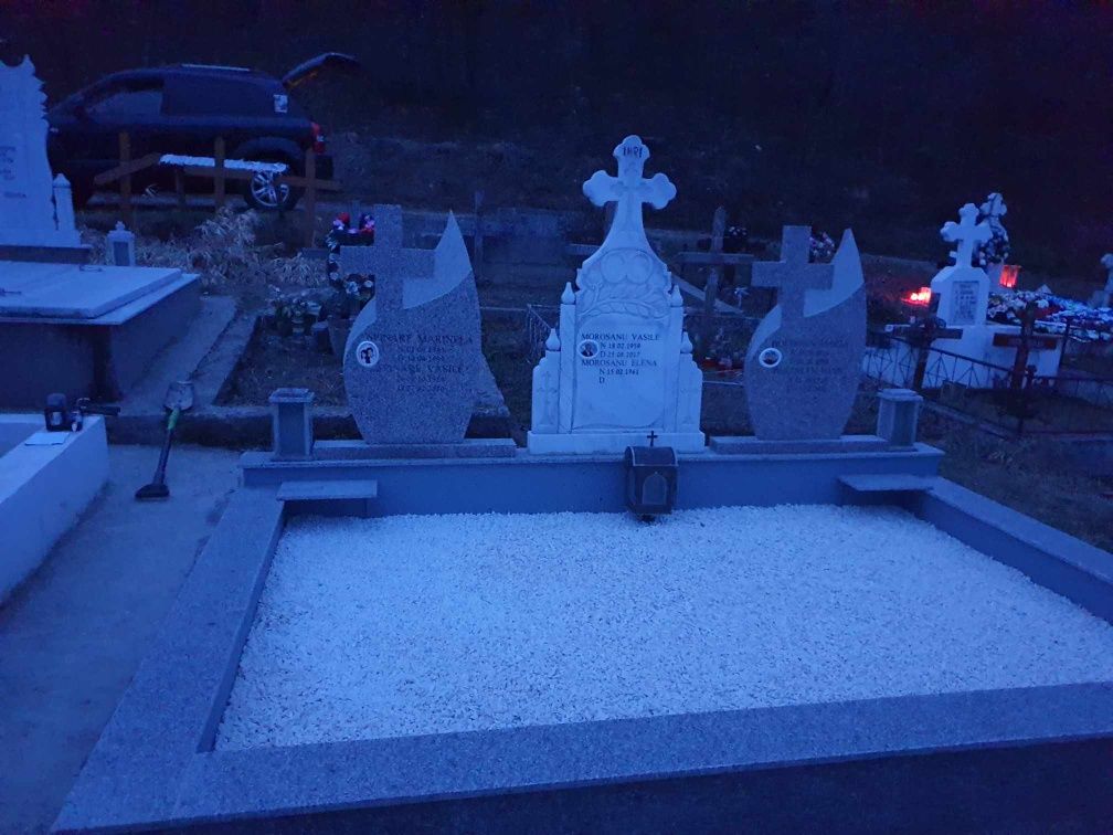 Ultimul Omagiu, executat cu grija - Crăciun și monumente durabile