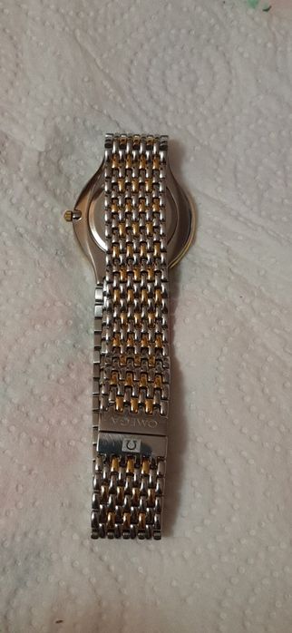 Продавам Масивен тънък часовник omega Работещо/внос от Швеция