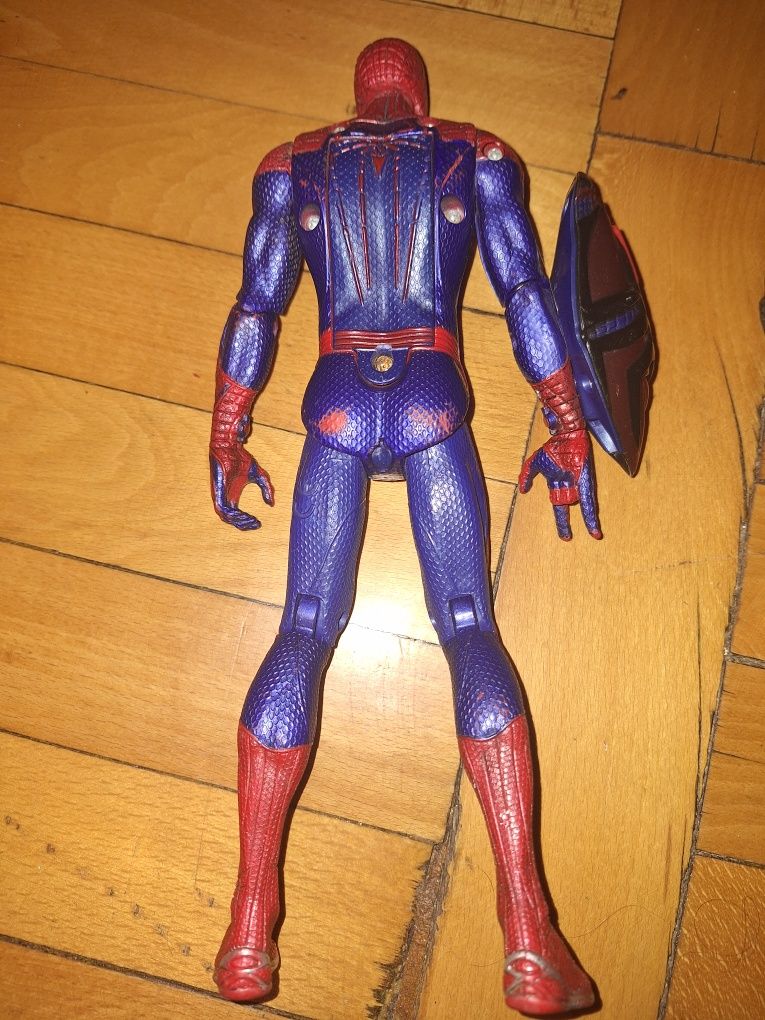 figurina Spiderman Marvel Hasbro cu sunete si lumini