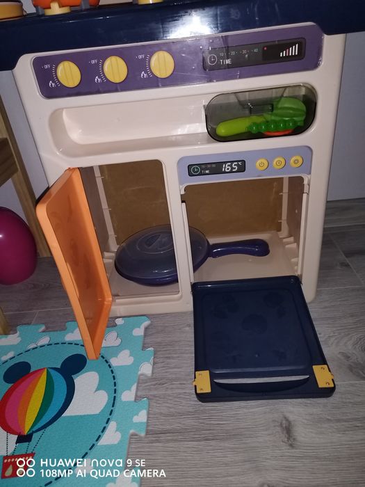 Vând bucătărie copii