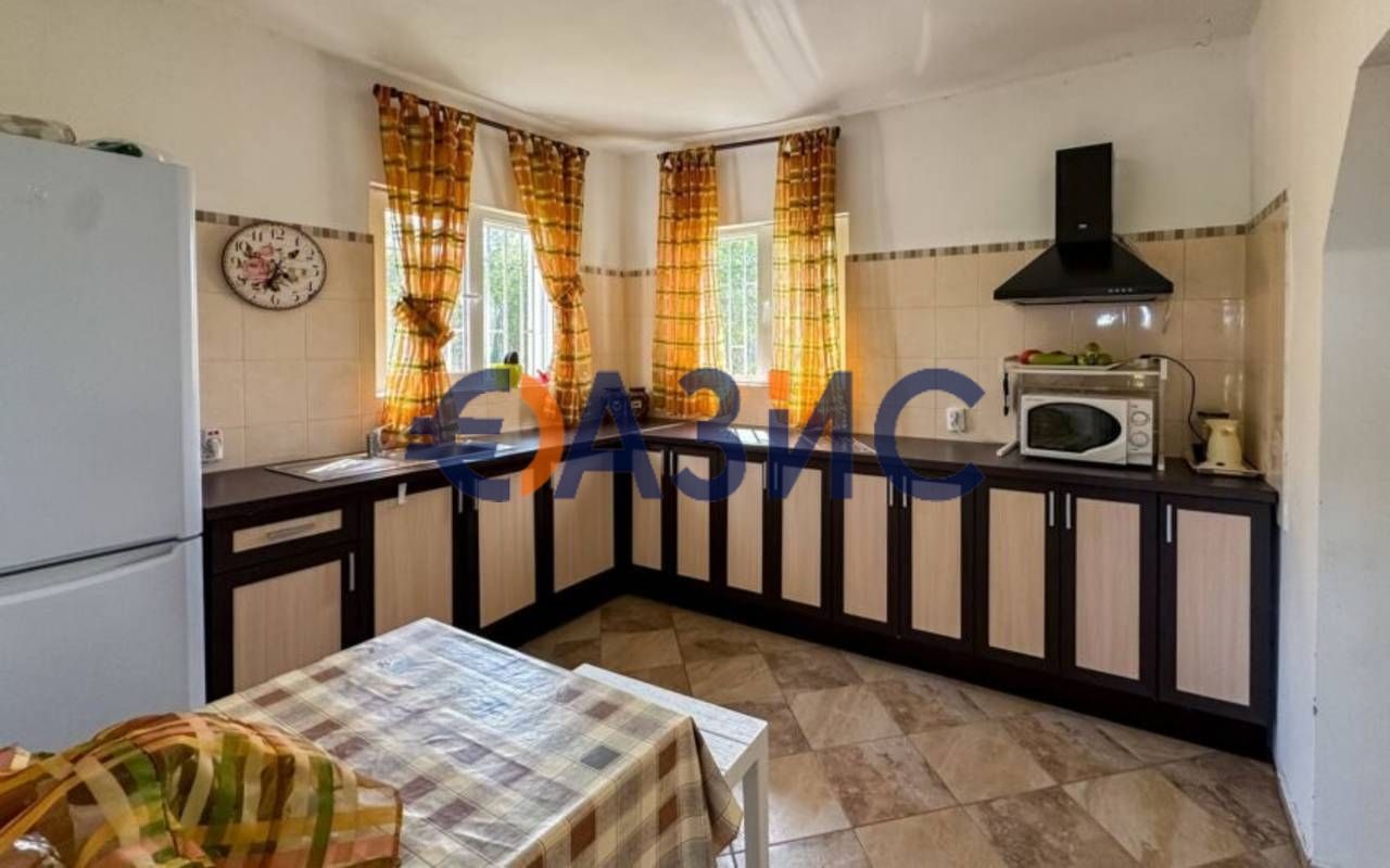 Къща с 3 спални, 105 кв.м. + 1500 кв.м. двор, с. Суходол, област