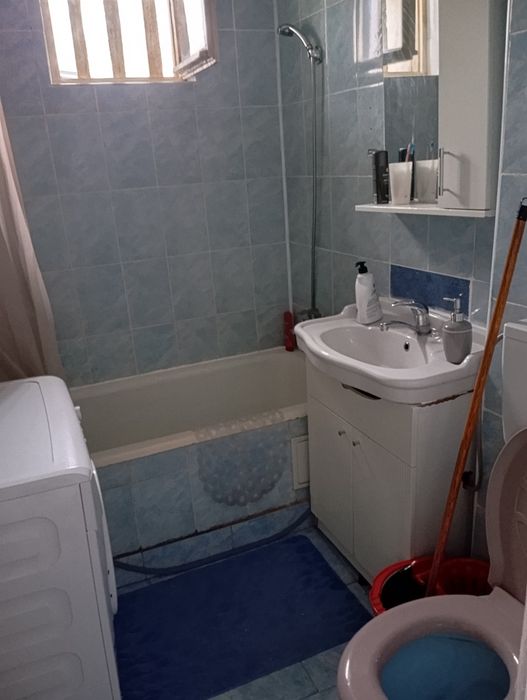 Închiriez camera in apartament