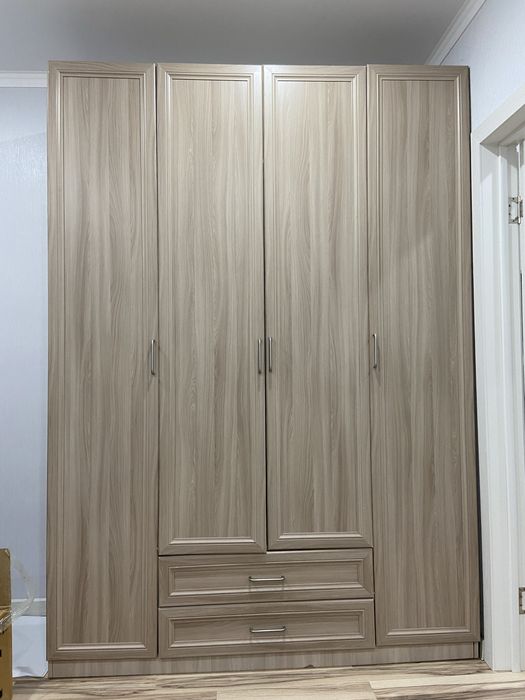 Продам шкаф плательный, вместительный