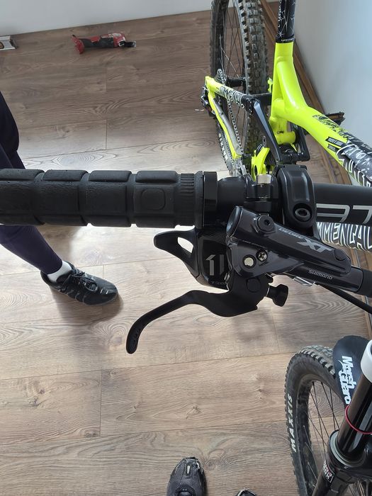 Продавам commencal v3 supreme dh