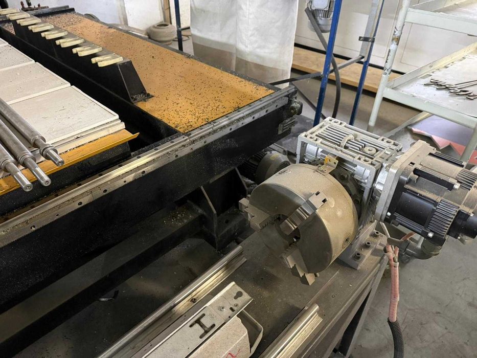 CNC router 4 axe , de mare precizie , masa de lucru 2m x 3m