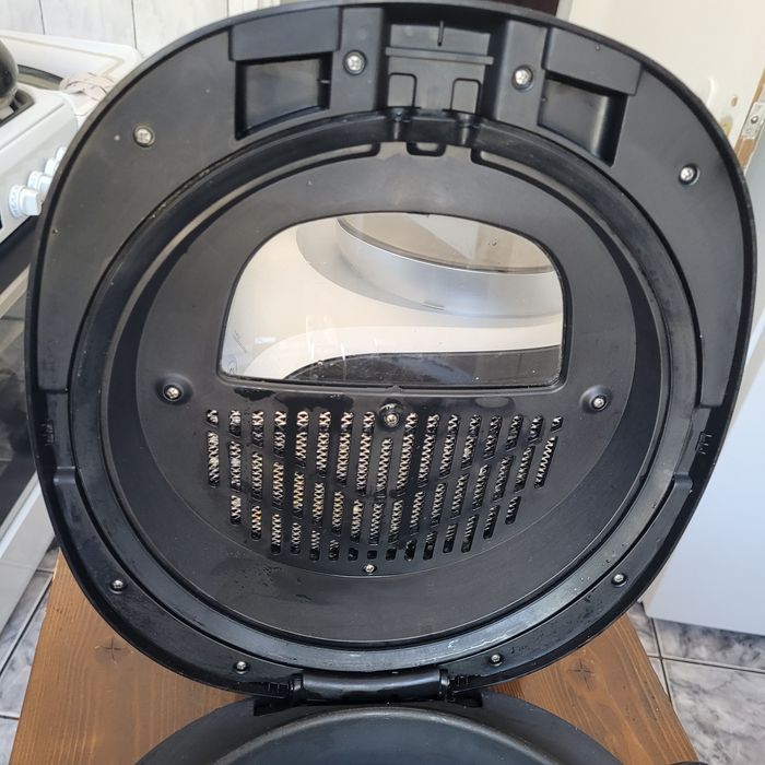 Vând friteuza Tefal