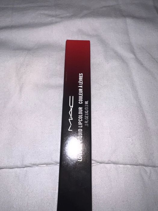 Ruj MAC Love Me liquid lipcolor, 495 adore me