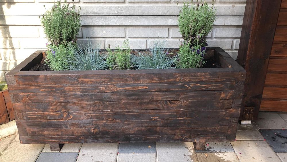Jardiniere din  lemn