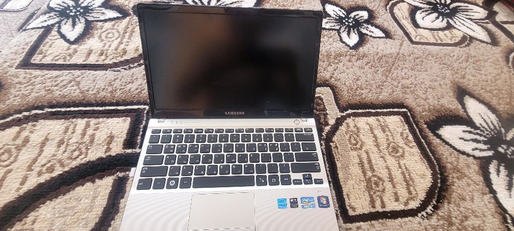 Notebook Samsung. NT351 U2B Core i3 4G SSD Win10,38G SSD256