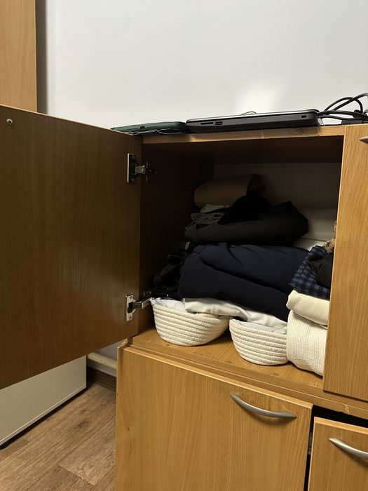 Продаем шкаф,шифонер,тумбочку