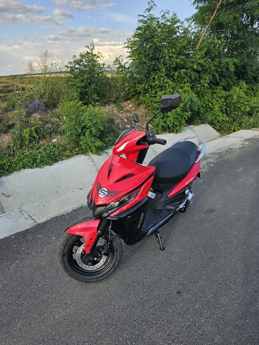 Vând scuter electric RDB STORM ROSU cumparat de nou!