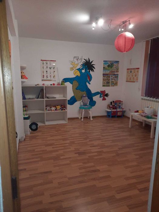 Vilă 9 camere, 280 mp utili, zonă liniștită pentru diverse activitati