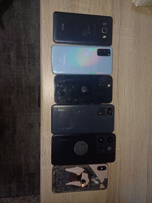 Продам телефоны.